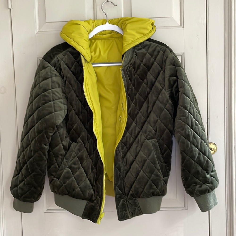 Quilted reversible bomber-like jacket